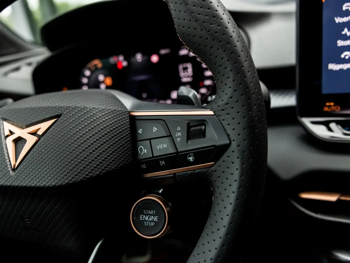 1.5 TSI e-Hybrid Essential | DEMO| Panoramadak | Stoel-Stuurverwarming | Virtual Cockpit | Achteruitrijcamera | Half-Leder | Climate Control | 19" Lichtmetalen Velgen | BTW Auto |