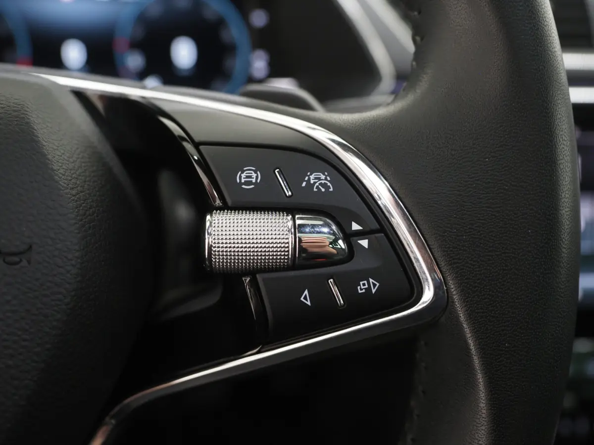 1.4 TSI iV Laurin & Klement | Panoramadak | Leder | Trekhaak | Massage | 360 | Canton | Memory | Carplay