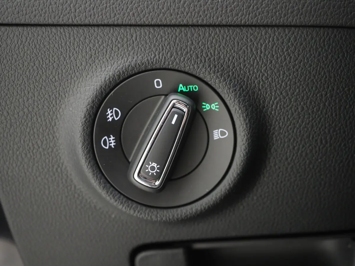 1.4 TSI iV Laurin & Klement | Panoramadak | Leder | Trekhaak | Massage | 360 | Canton | Memory | Carplay
