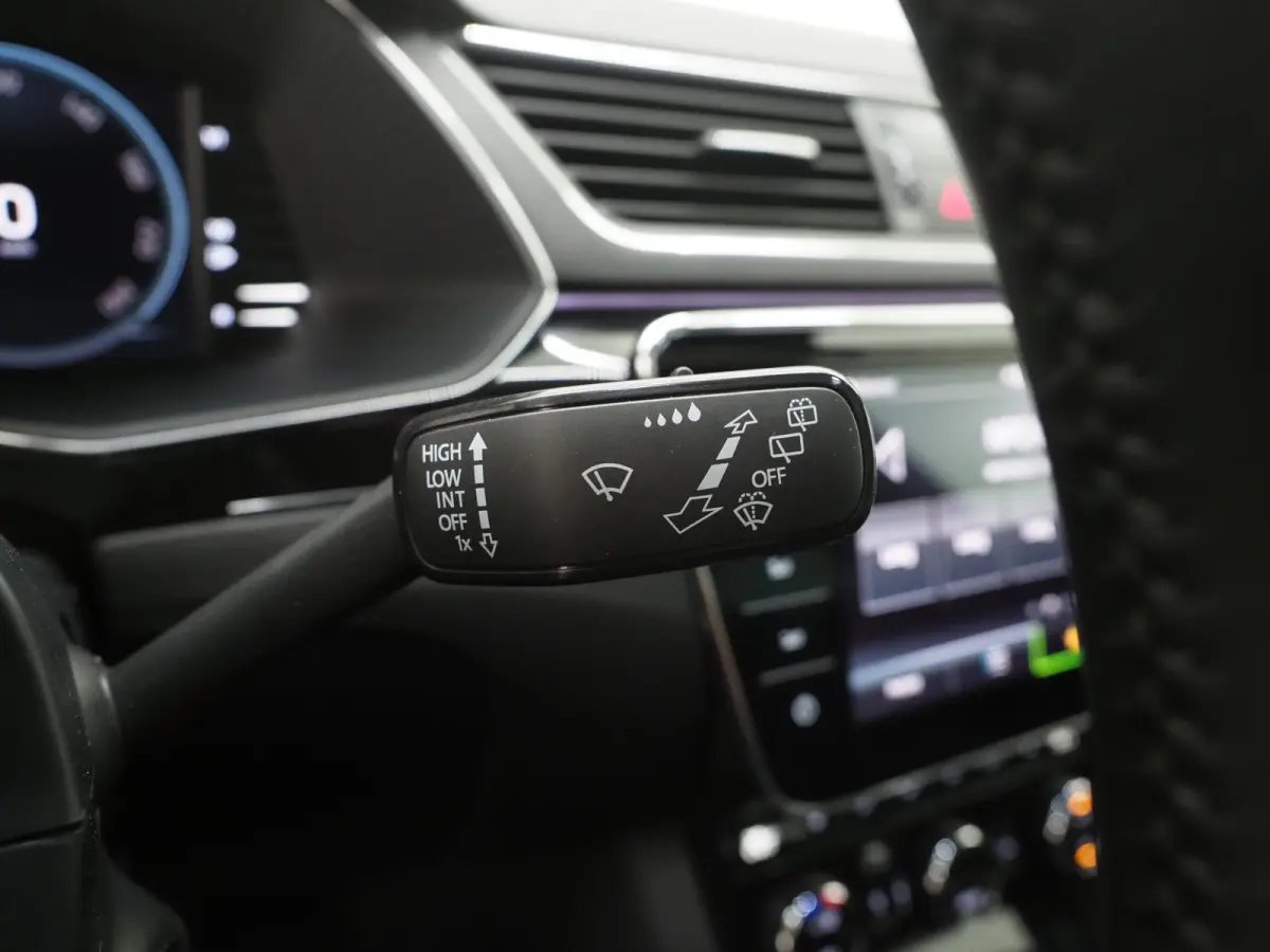 1.4 TSI iV Laurin & Klement | Panoramadak | Leder | Trekhaak | Massage | 360 | Canton | Memory | Carplay