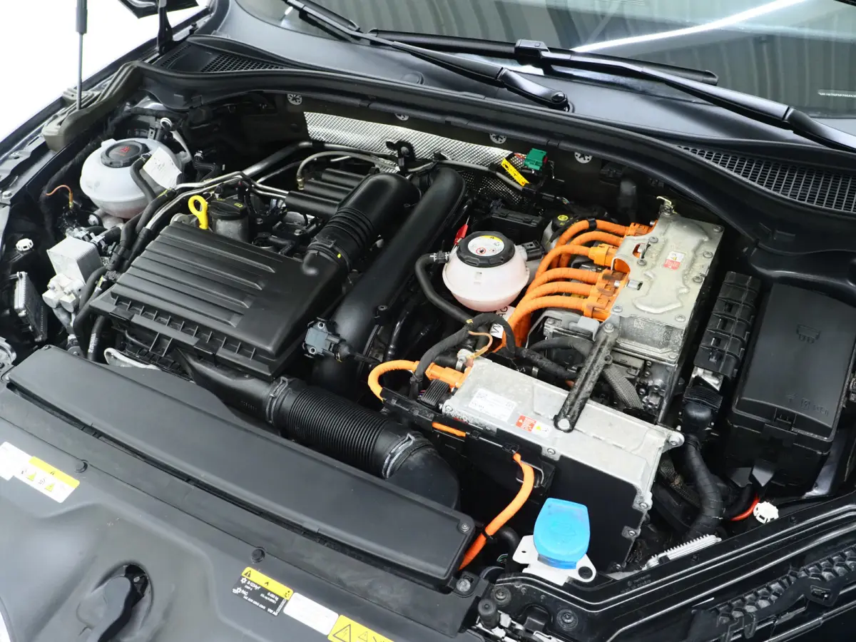 1.4 TSI iV Laurin & Klement | Panoramadak | Leder | Trekhaak | Massage | 360 | Canton | Memory | Carplay
