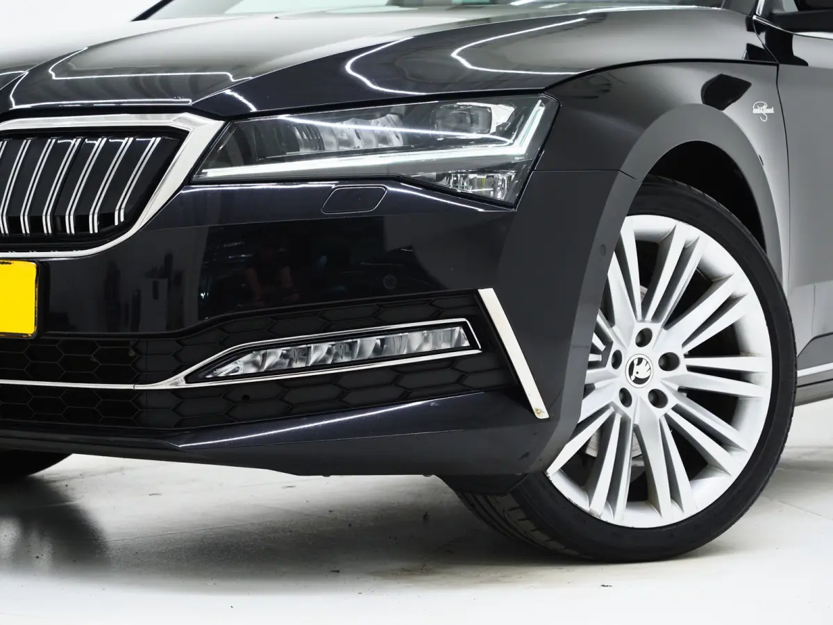 1.4 TSI iV Laurin & Klement | Panoramadak | Leder | Trekhaak | Massage | 360 | Canton | Memory | Carplay