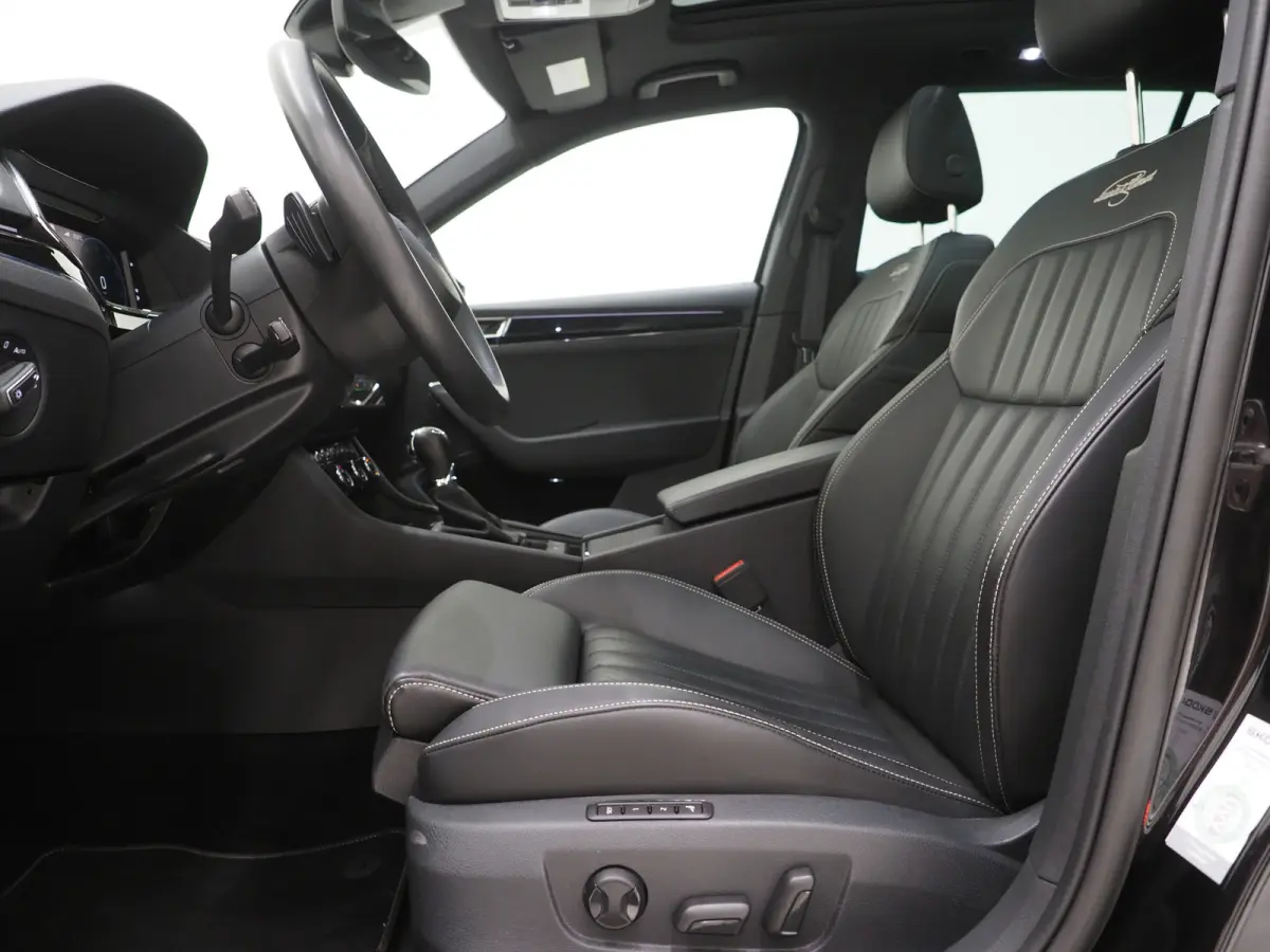 1.4 TSI iV Laurin & Klement | Panoramadak | Leder | Trekhaak | Massage | 360 | Canton | Memory | Carplay