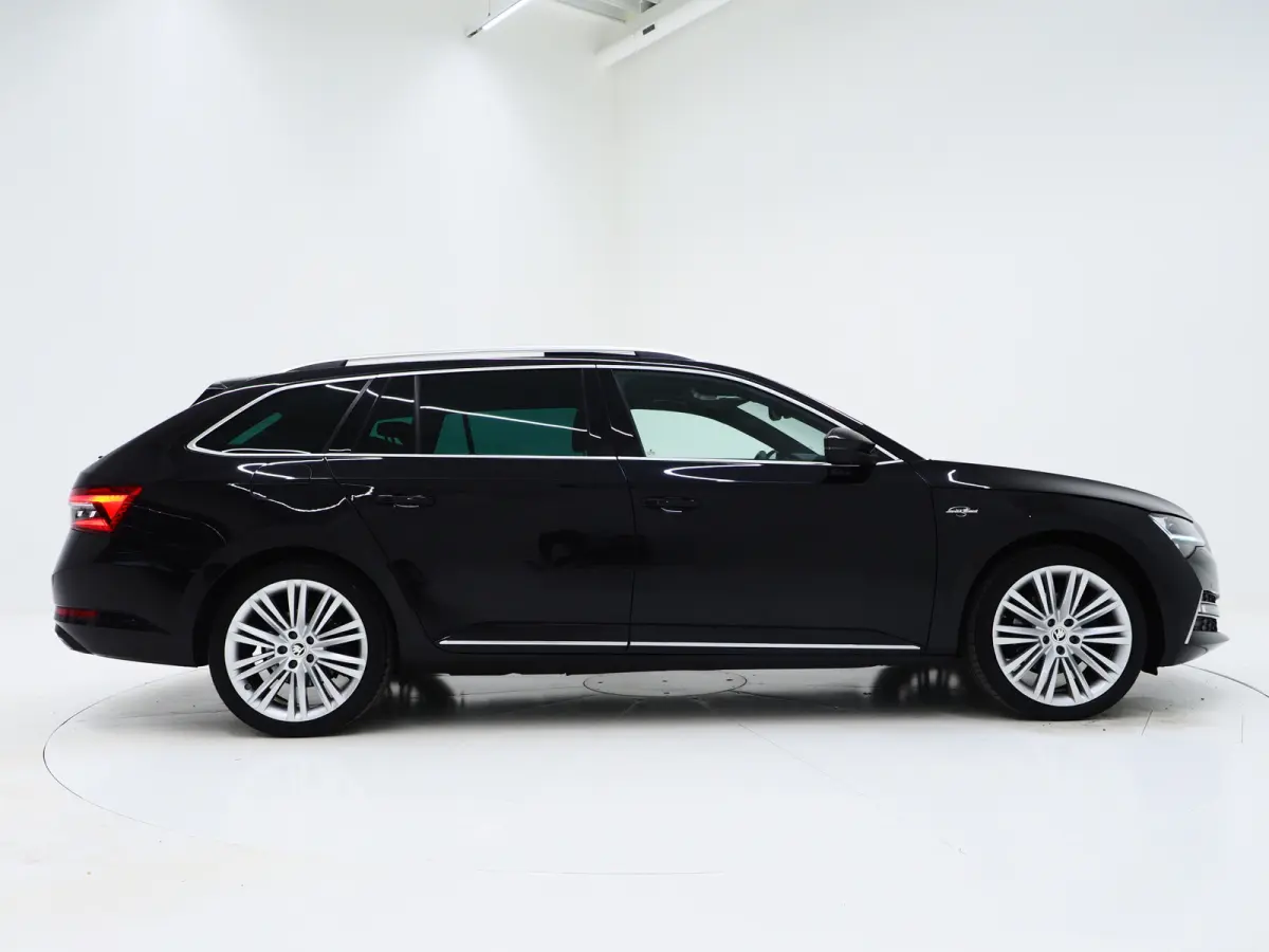 1.4 TSI iV Laurin & Klement | Panoramadak | Leder | Trekhaak | Massage | 360 | Canton | Memory | Carplay