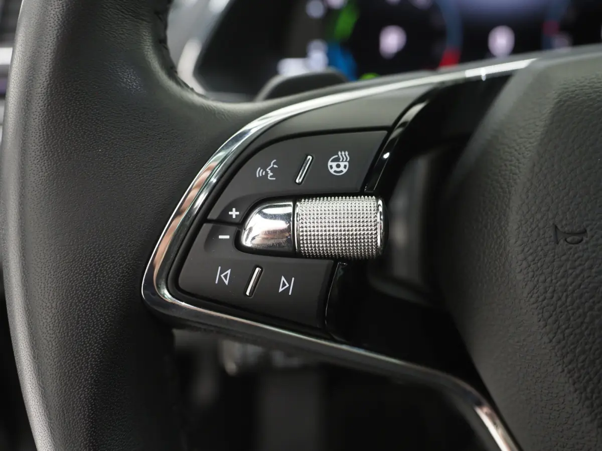 1.4 TSI iV Laurin & Klement | Panoramadak | Leder | Trekhaak | Massage | 360 | Canton | Memory | Carplay