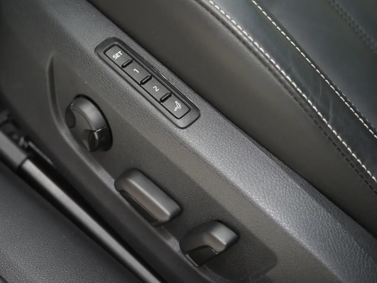 1.4 TSI iV Laurin & Klement | Panoramadak | Leder | Trekhaak | Massage | 360 | Canton | Memory | Carplay