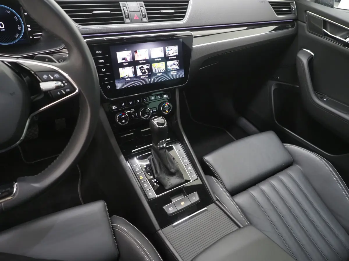 1.4 TSI iV Laurin & Klement | Panoramadak | Leder | Trekhaak | Massage | 360 | Canton | Memory | Carplay