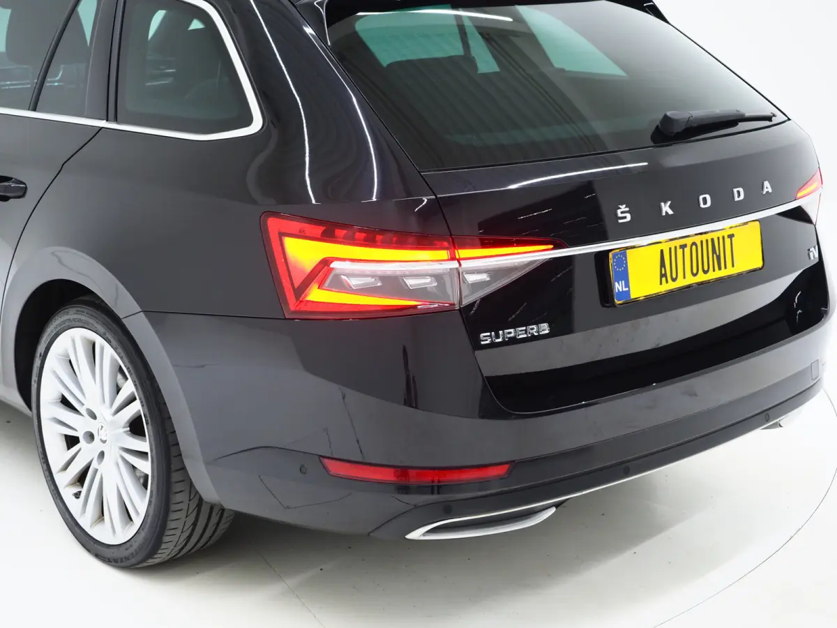 1.4 TSI iV Laurin & Klement | Panoramadak | Leder | Trekhaak | Massage | 360 | Canton | Memory | Carplay