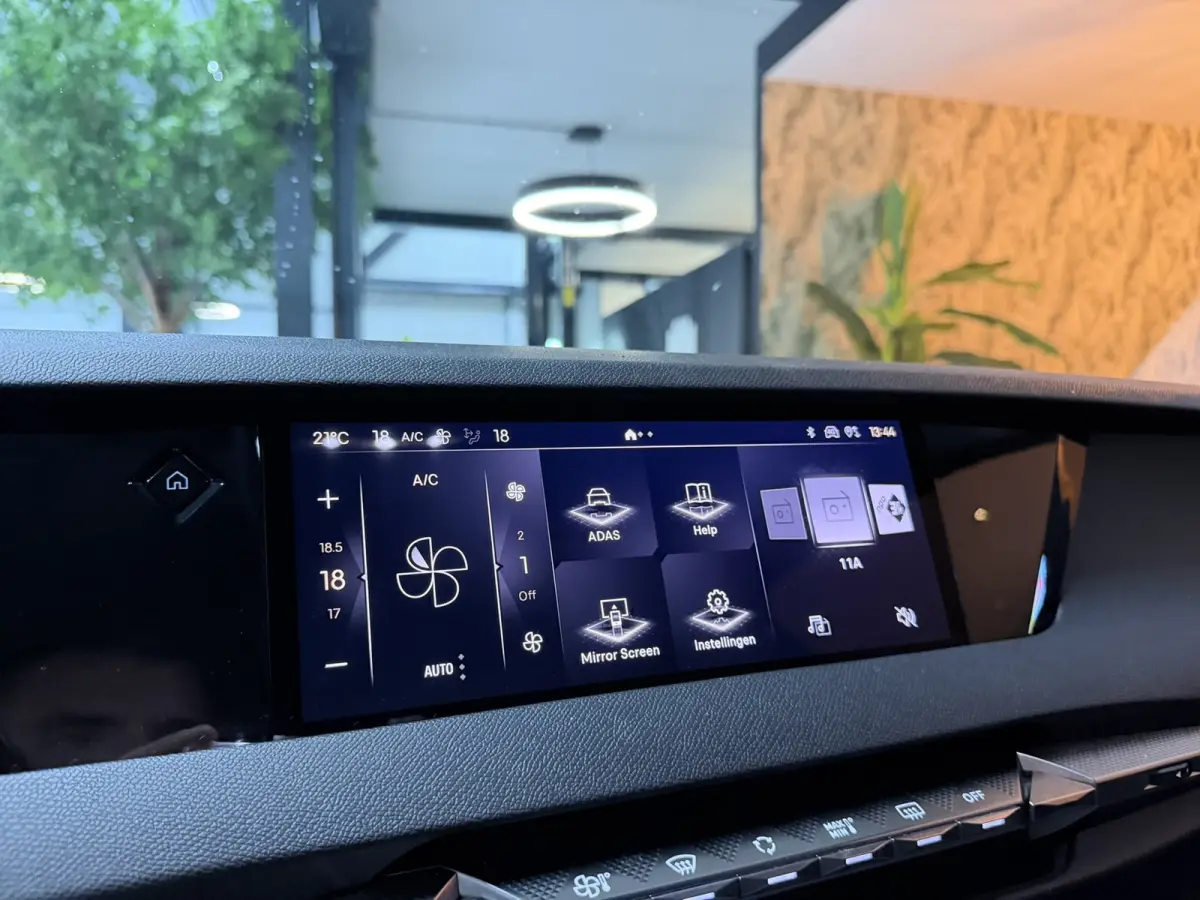 E-Tense 220PK SOH 95% |Trekhaak|Plug-in Hybrid|Trekhaak|CarPlay|Leder|ADAS|Garantie|Rijklaar
