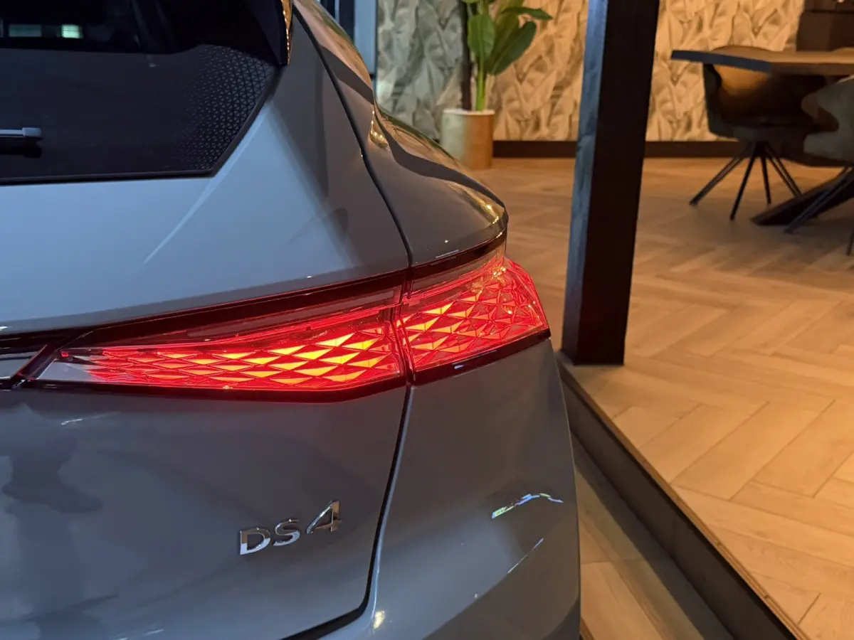 E-Tense 220PK SOH 95% |Trekhaak|Plug-in Hybrid|Trekhaak|CarPlay|Leder|ADAS|Garantie|Rijklaar