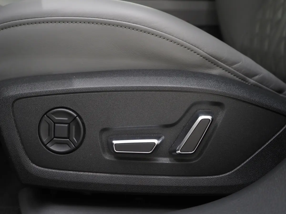 55 TFSI e quattro Competition Full Black | RS Stoelen | B&O Audio | Sfeerlicht | Memory | Camera | Adaptive Cruise