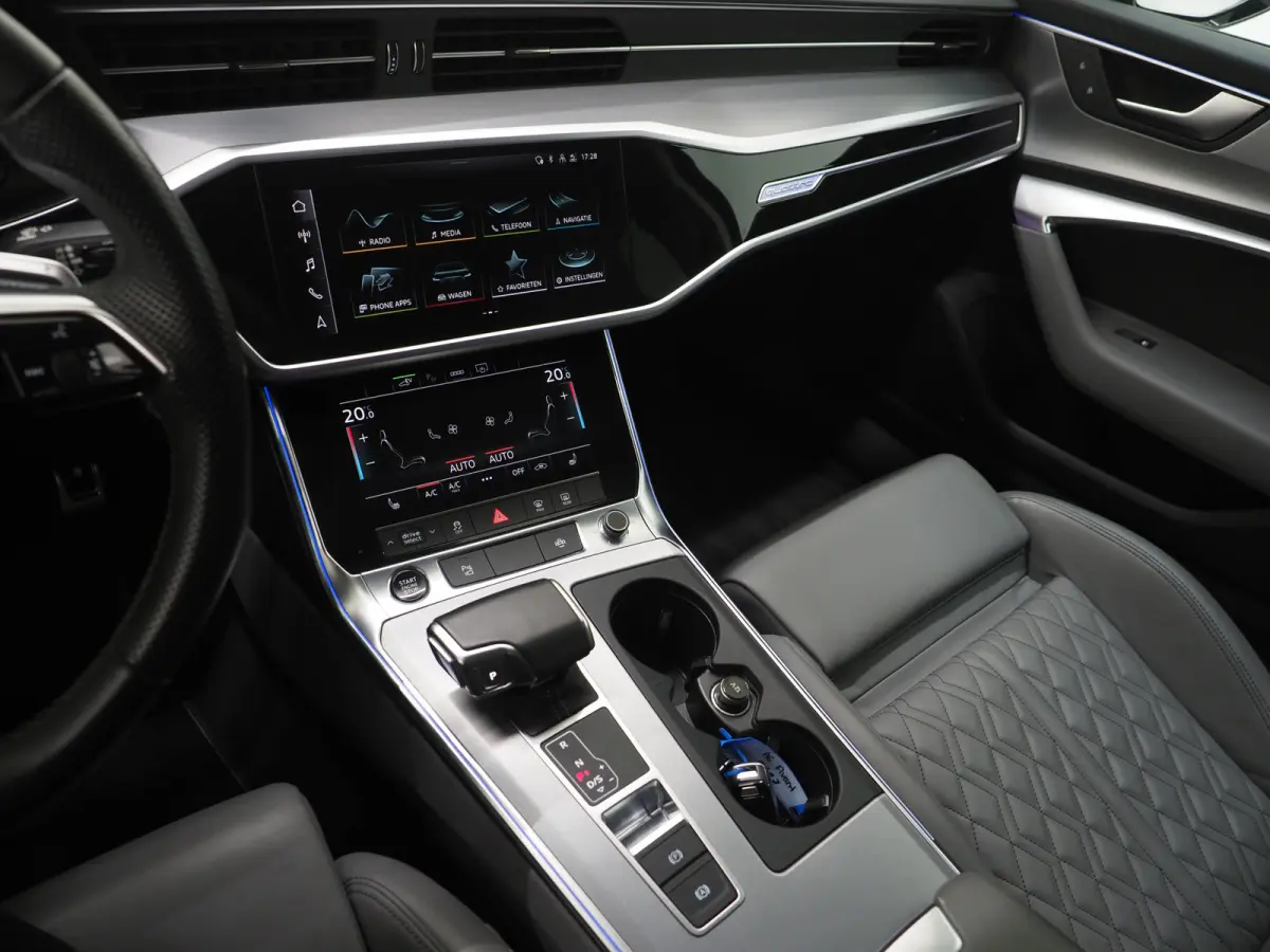 55 TFSI e quattro Competition Full Black | RS Stoelen | B&O Audio | Sfeerlicht | Memory | Camera | Adaptive Cruise