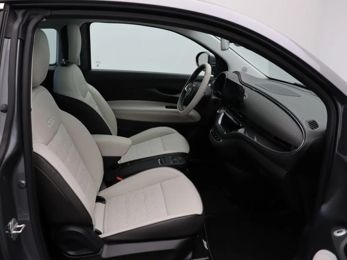 3+1 La Prima 42 kWh | Panoramisch dak | 94% accu score | Stoelverwarming | Lane assist |