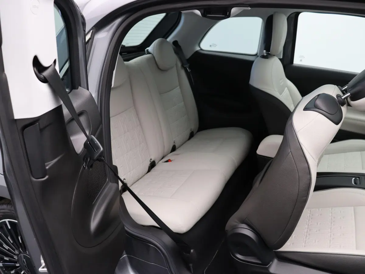 3+1 La Prima 42 kWh | Panoramisch dak | 94% accu score | Stoelverwarming | Lane assist |