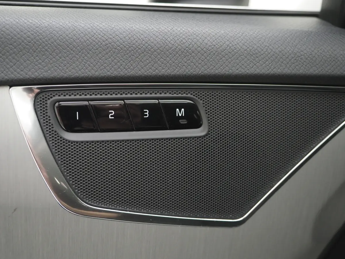 2.0 T8 Recharge AWD Inscription 7p Long range | Leder | Trekhaak | Pilot Assist | Memory | Camera | Keyless | BLIS | Carplay