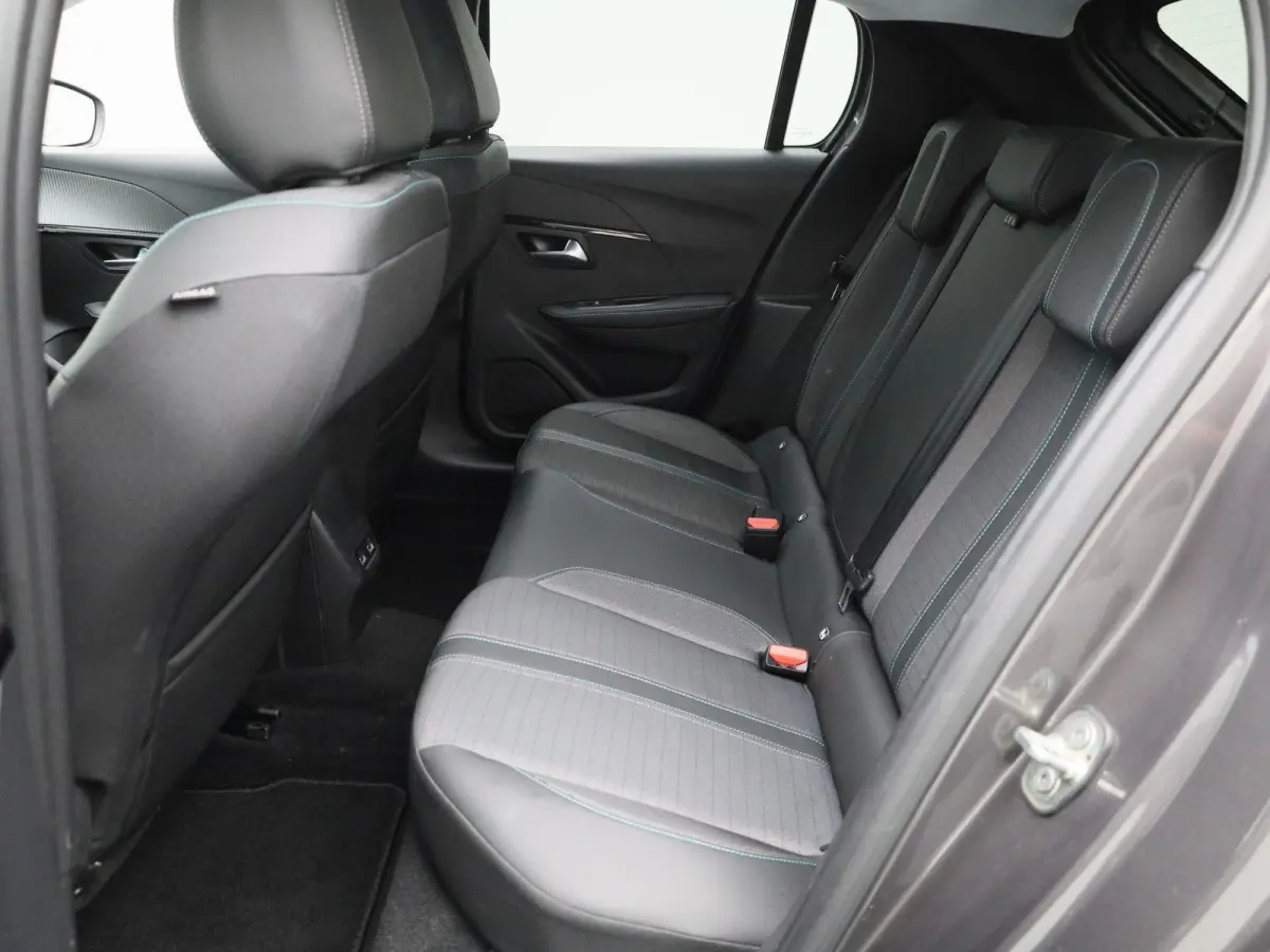 1.2 PureTech Allure Pack | Apple Carplay / Android Auto | Achteruitrijcamera | Parkeersensoren | Climate Control |