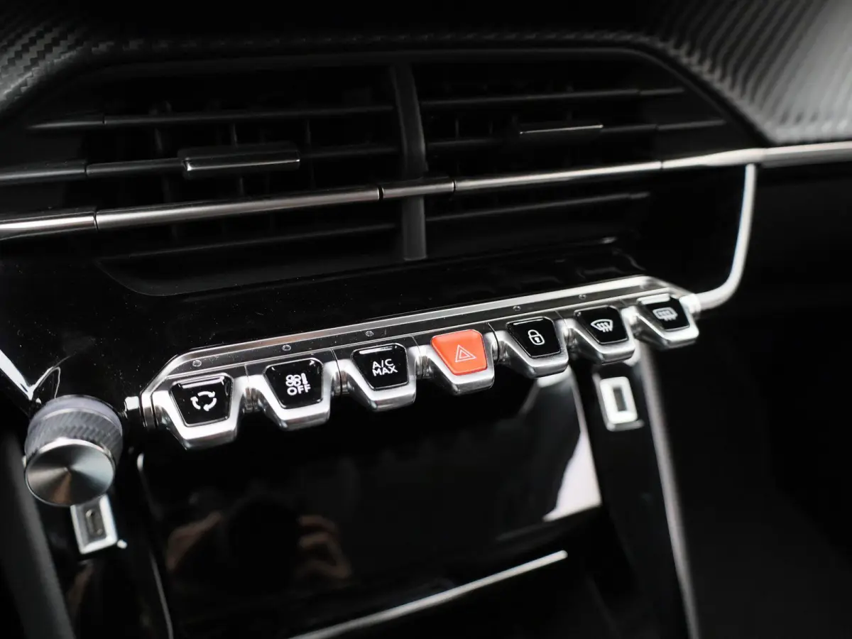 1.2 PureTech Allure Pack | Apple Carplay / Android Auto | Achteruitrijcamera | Parkeersensoren | Climate Control |