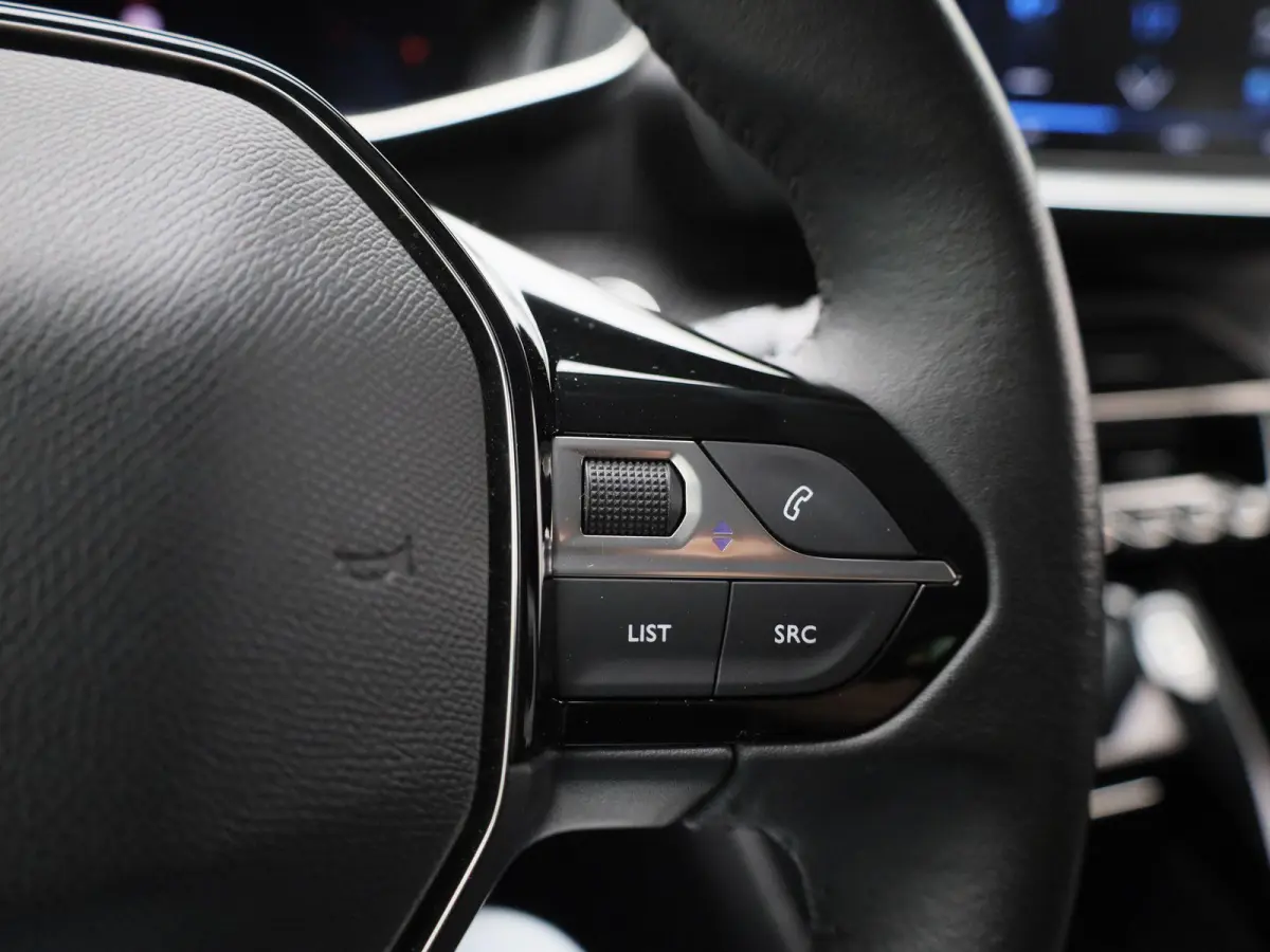 1.2 PureTech Allure Pack | Apple Carplay / Android Auto | Achteruitrijcamera | Parkeersensoren | Climate Control |
