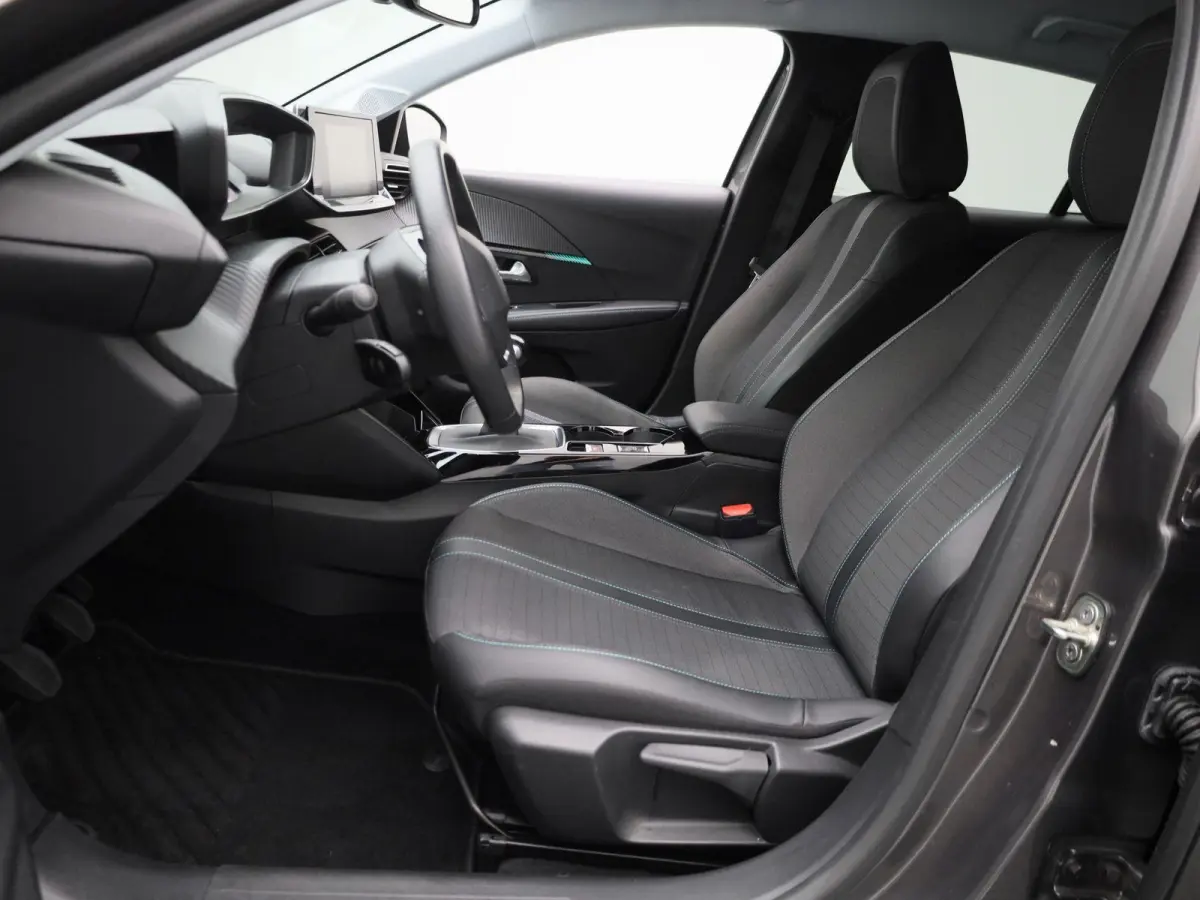 1.2 PureTech Allure Pack | Apple Carplay / Android Auto | Achteruitrijcamera | Parkeersensoren | Climate Control |