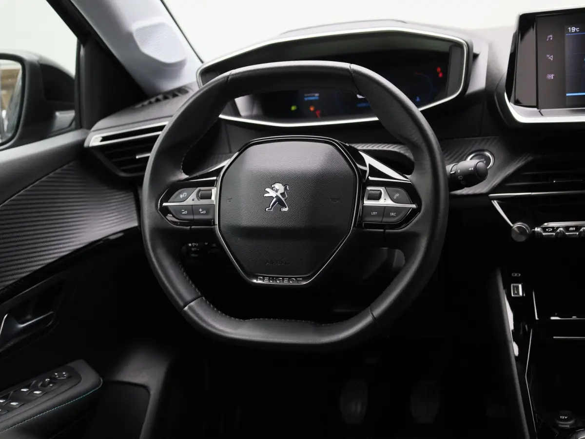 1.2 PureTech Allure Pack | Apple Carplay / Android Auto | Achteruitrijcamera | Parkeersensoren | Climate Control |