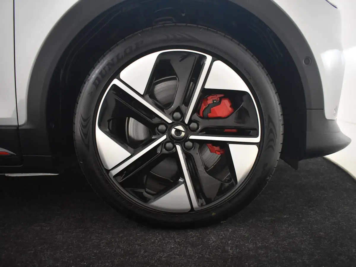 BRABUS 66 kWh l 428pk! l 360gr Camera l Side Assist l Stoel en stuurverwarming l BEATS Audio l Alcantara bekleding l