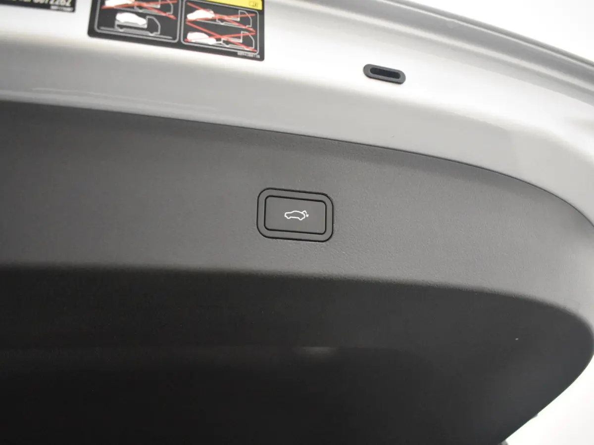 BRABUS 66 kWh l 428pk! l 360gr Camera l Side Assist l Stoel en stuurverwarming l BEATS Audio l Alcantara bekleding l