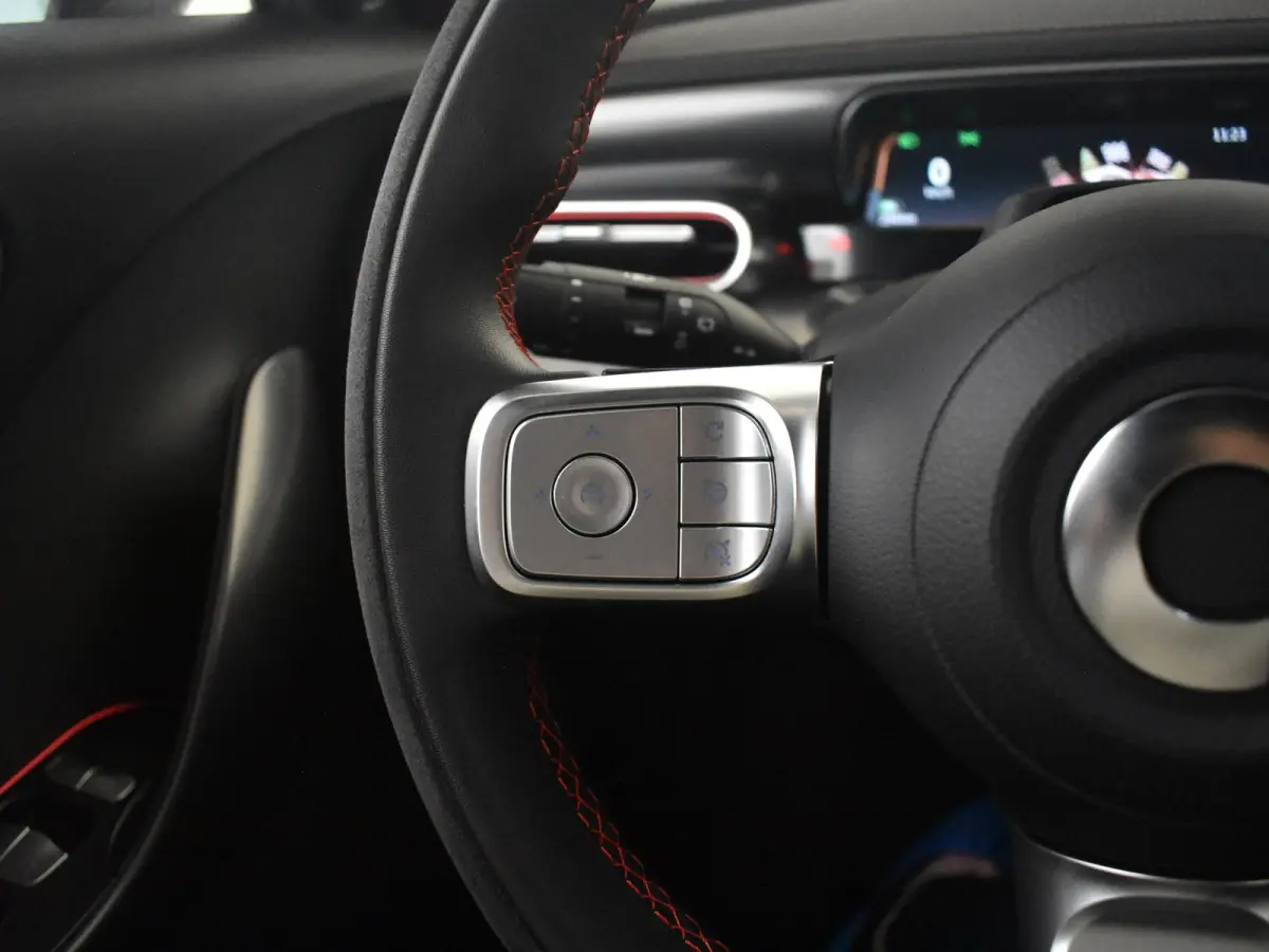 BRABUS 66 kWh l 428pk! l 360gr Camera l Side Assist l Stoel en stuurverwarming l BEATS Audio l Alcantara bekleding l