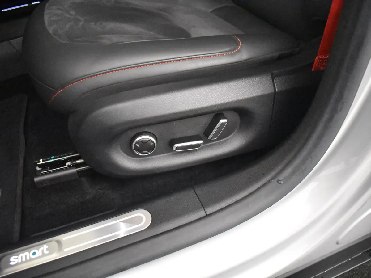 BRABUS 66 kWh l 428pk! l 360gr Camera l Side Assist l Stoel en stuurverwarming l BEATS Audio l Alcantara bekleding l