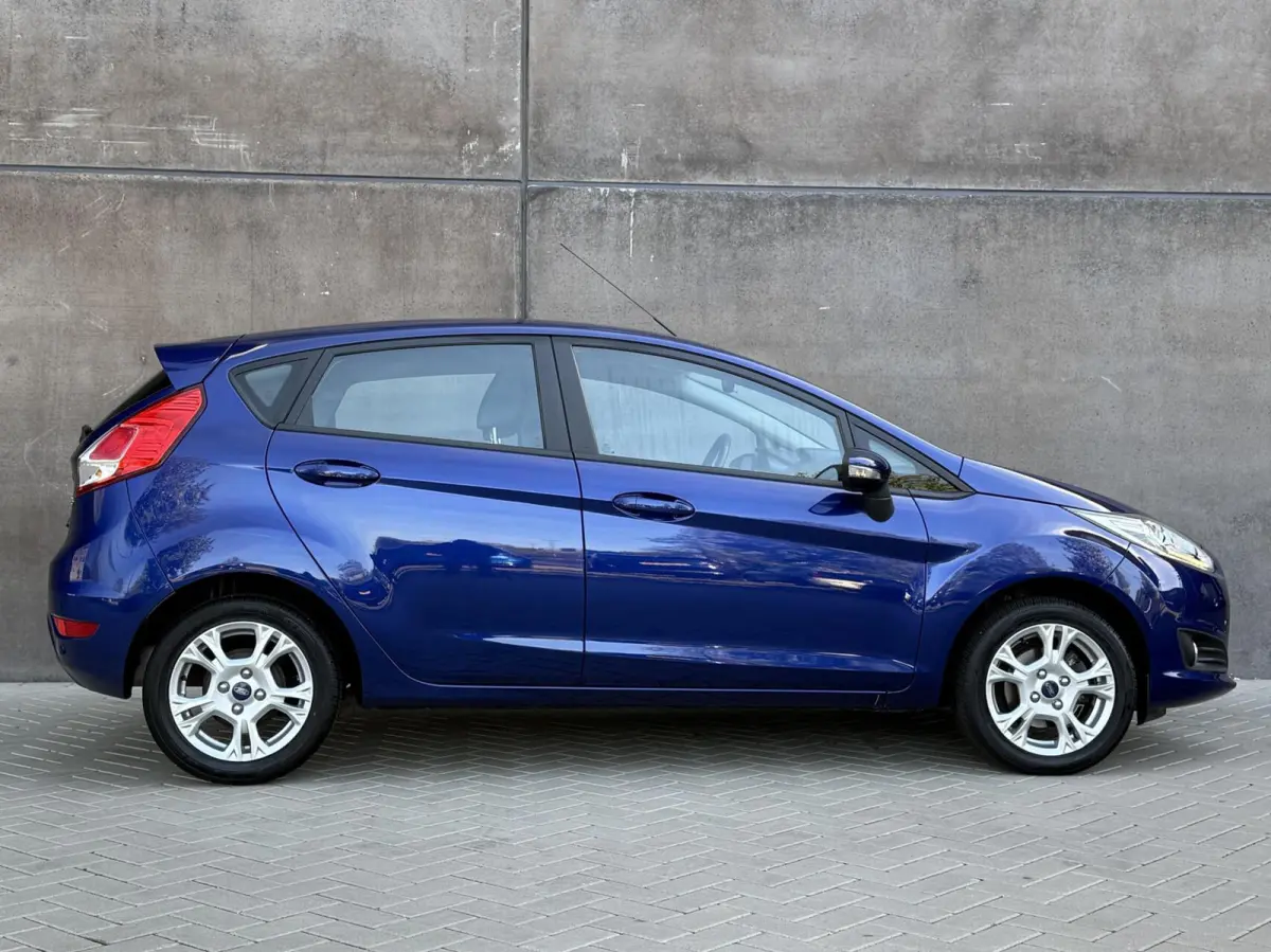 1.0 Style Ultimate | Navigatie | Airco | Parkeersensoren | Dealer onderhouden |