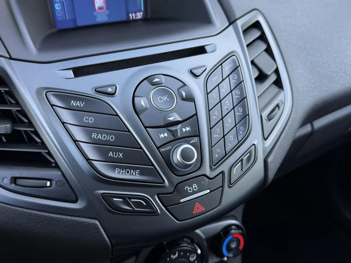1.0 Style Ultimate | Navigatie | Airco | Parkeersensoren | Dealer onderhouden |