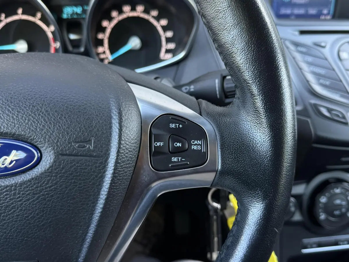 1.0 Style Ultimate | Navigatie | Airco | Parkeersensoren | Dealer onderhouden |