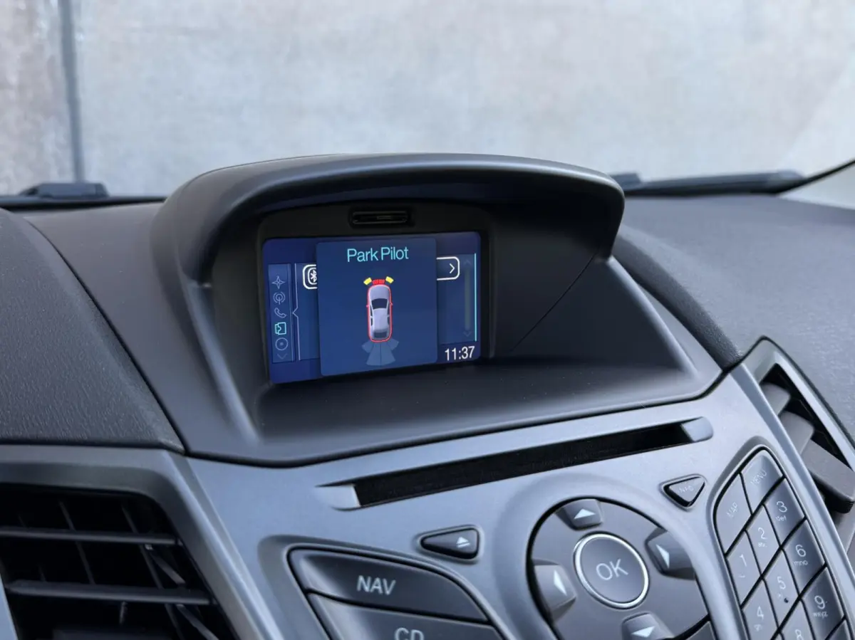 1.0 Style Ultimate | Navigatie | Airco | Parkeersensoren | Dealer onderhouden |