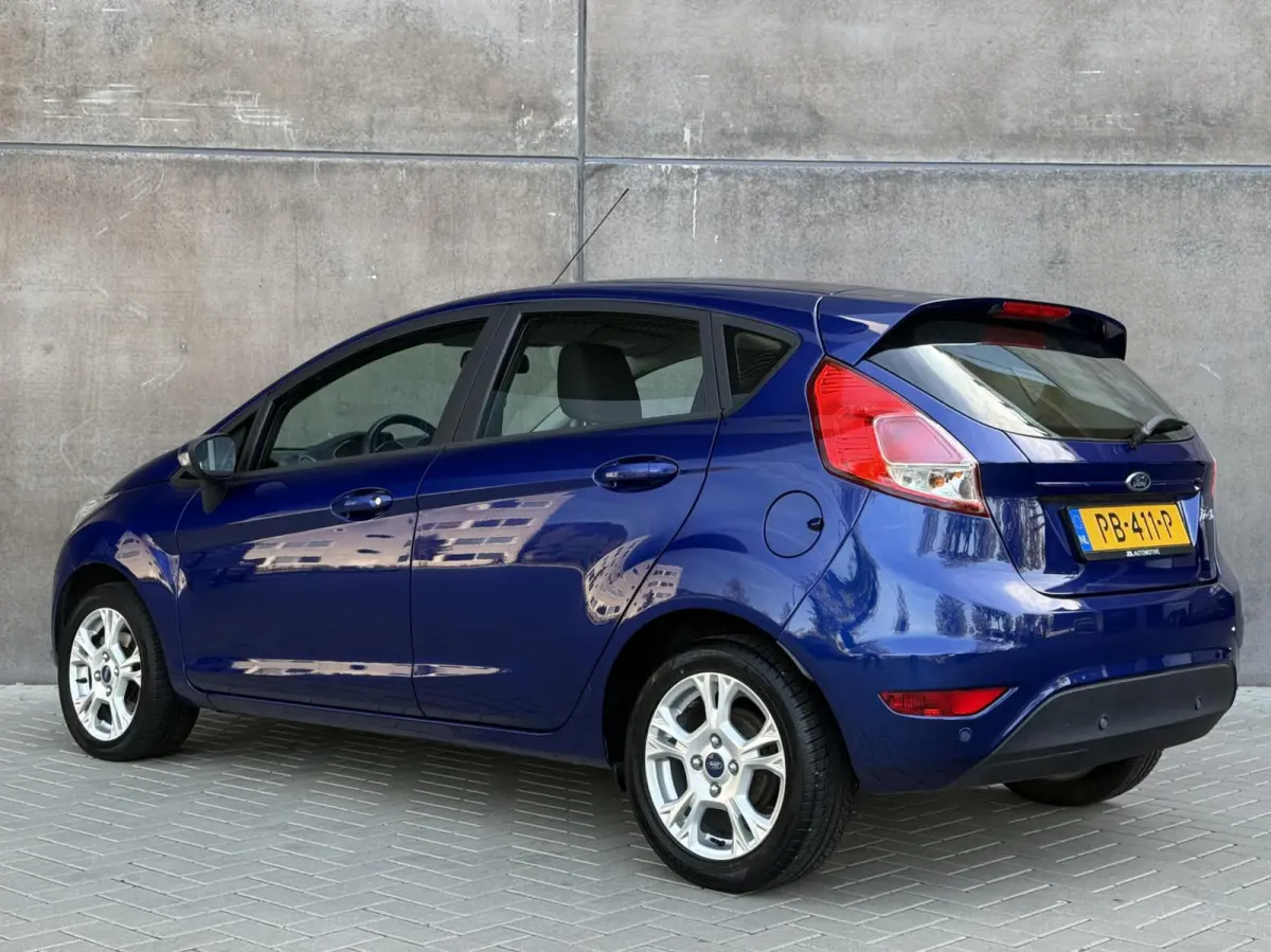 1.0 Style Ultimate | Navigatie | Airco | Parkeersensoren | Dealer onderhouden |