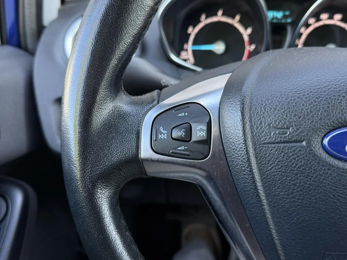 1.0 Style Ultimate | Navigatie | Airco | Parkeersensoren | Dealer onderhouden |