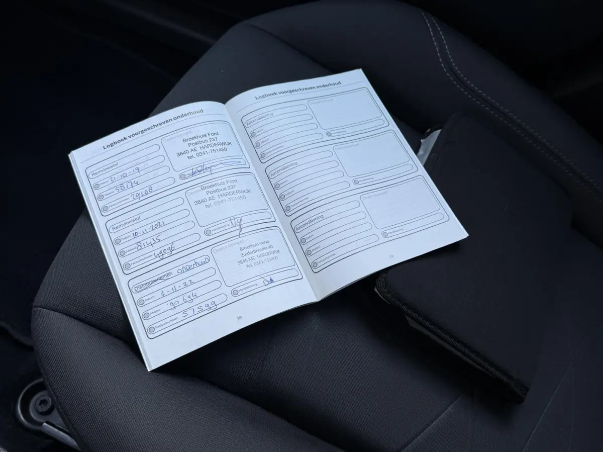 1.0 Style Ultimate | Navigatie | Airco | Parkeersensoren | Dealer onderhouden |