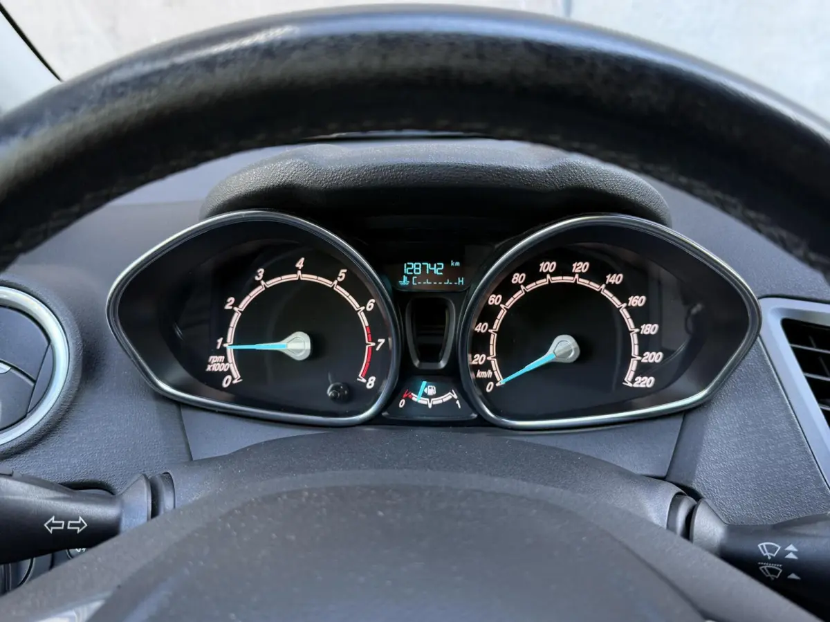 1.0 Style Ultimate | Navigatie | Airco | Parkeersensoren | Dealer onderhouden |
