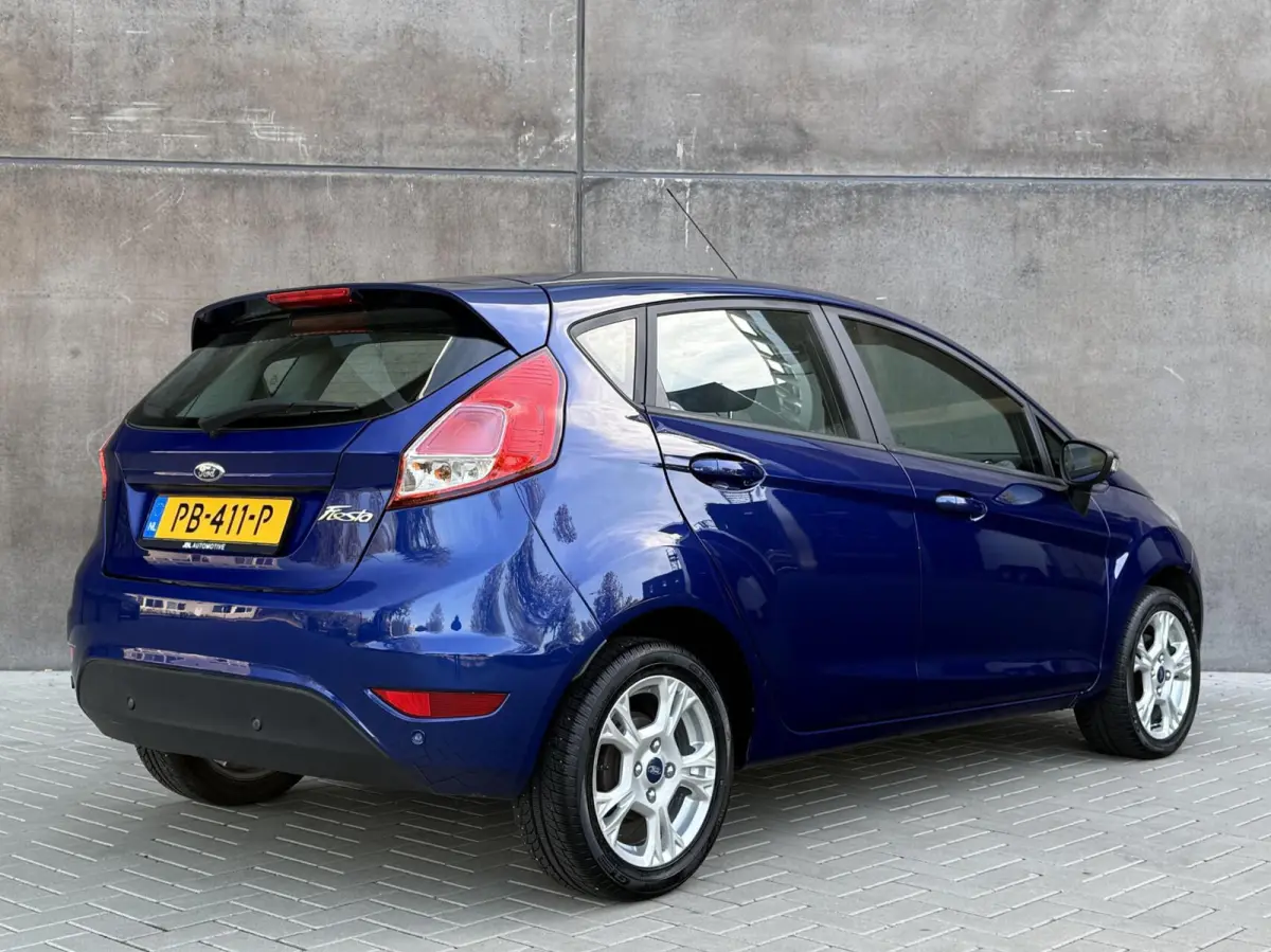 1.0 Style Ultimate | Navigatie | Airco | Parkeersensoren | Dealer onderhouden |