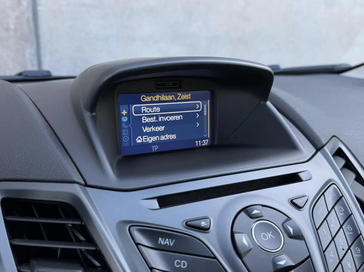 1.0 Style Ultimate | Navigatie | Airco | Parkeersensoren | Dealer onderhouden |