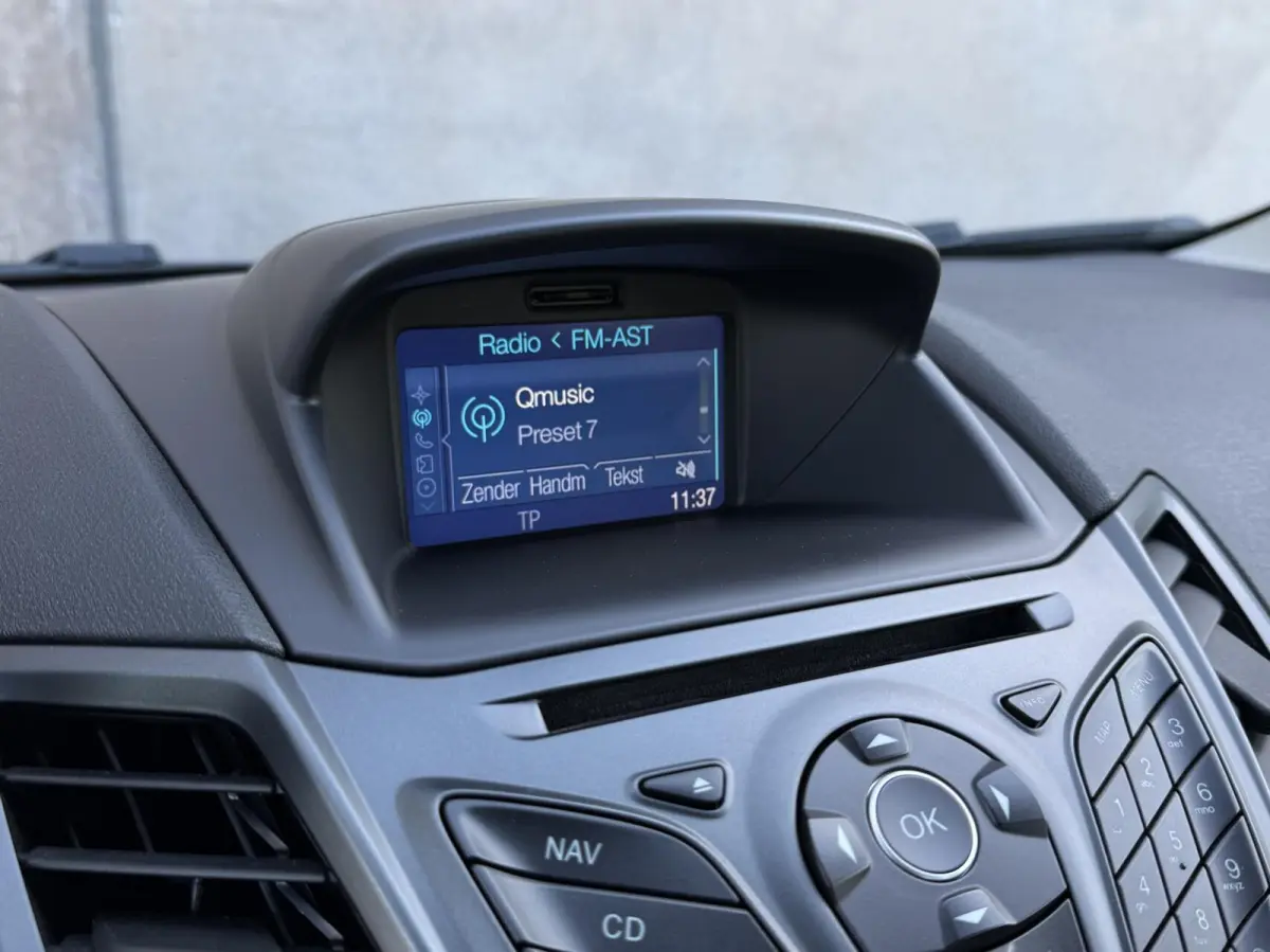 1.0 Style Ultimate | Navigatie | Airco | Parkeersensoren | Dealer onderhouden |