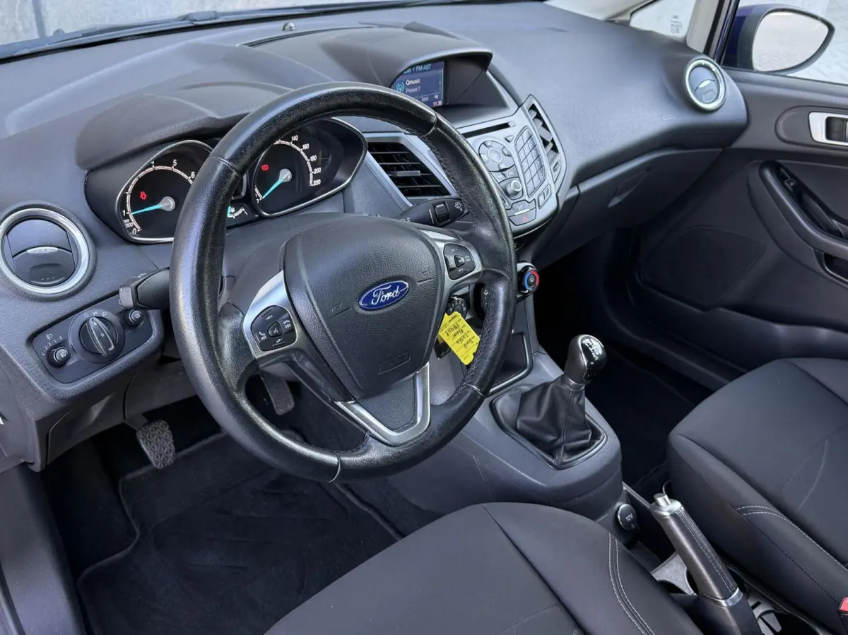 1.0 Style Ultimate | Navigatie | Airco | Parkeersensoren | Dealer onderhouden |