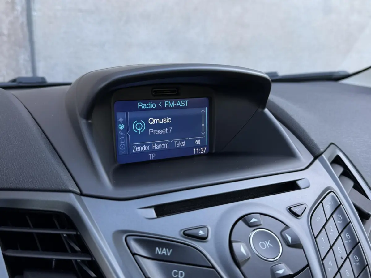1.0 Style Ultimate | Navigatie | Airco | Parkeersensoren | Dealer onderhouden |