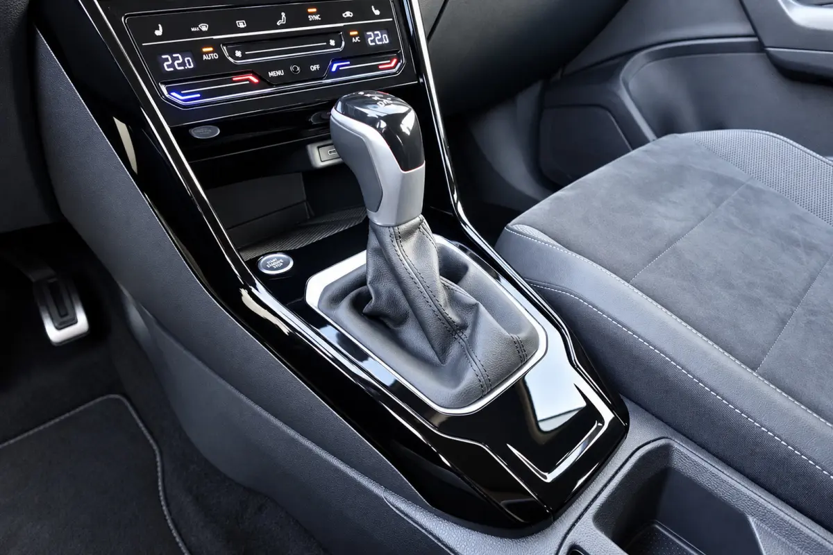 1.5 TSI R-Line Business+ PANO IQ.LIGHT ACC VOL