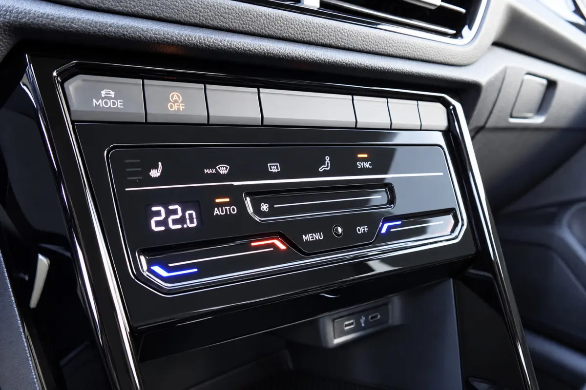 1.5 TSI R-Line Business+ PANO IQ.LIGHT ACC VOL