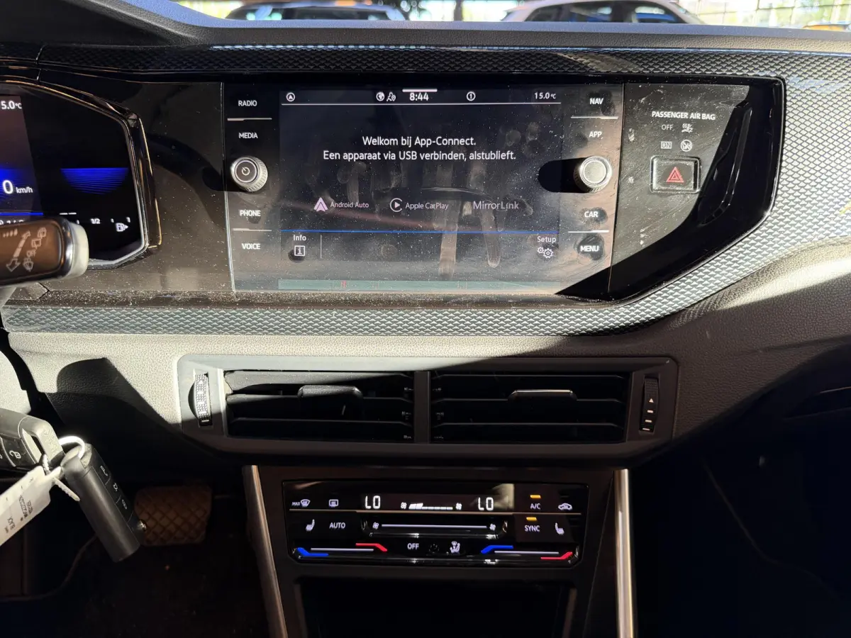 1.0 TSI Life Business | Camera | Adaptive | CarPlay |