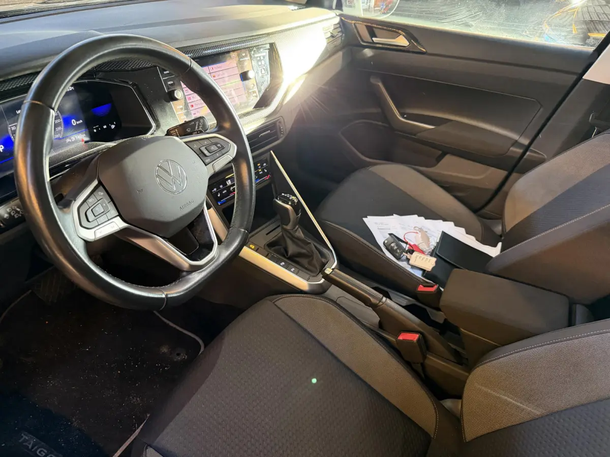 1.0 TSI Life Business | Camera | Adaptive | CarPlay |