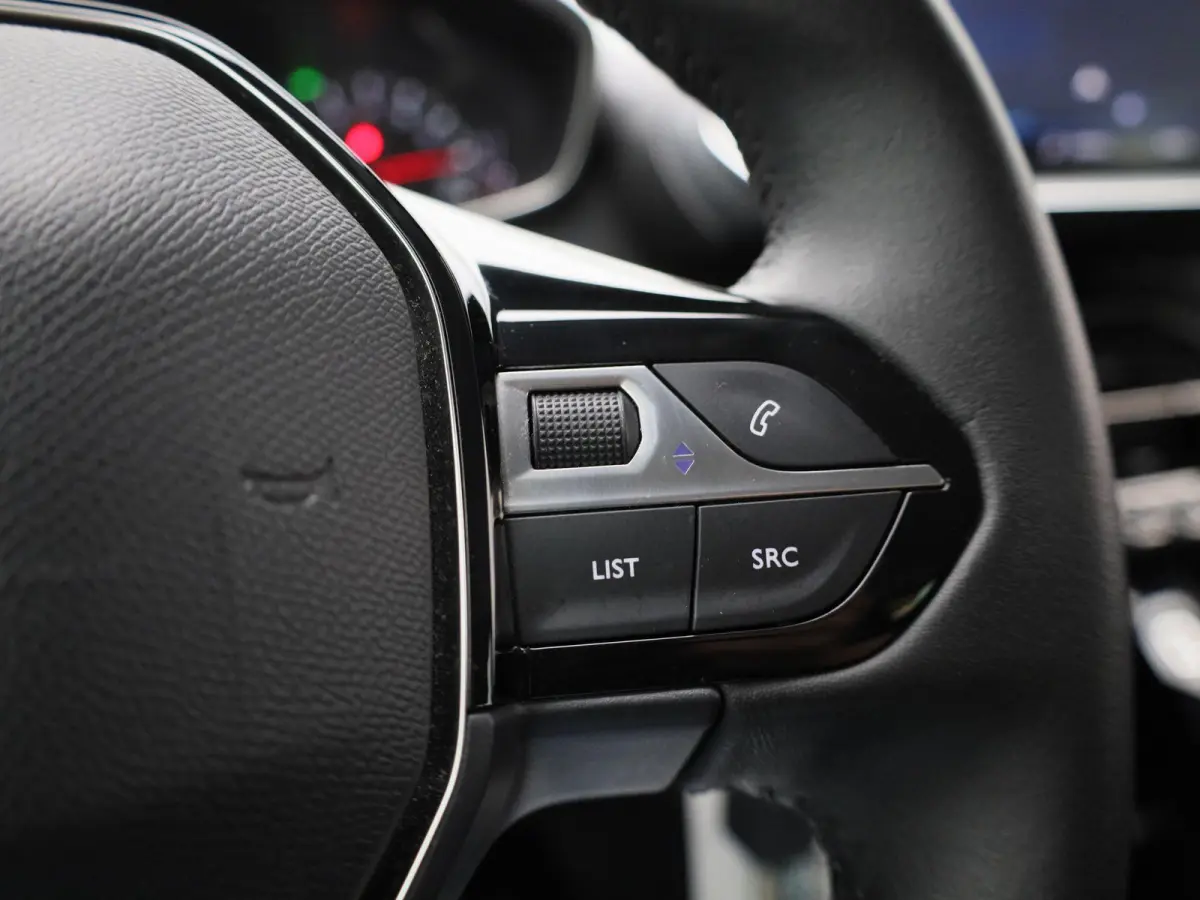 1.2 PureTech Active Pack | Apple Carplay / Android Auto | Airco | Parkeersensoren |