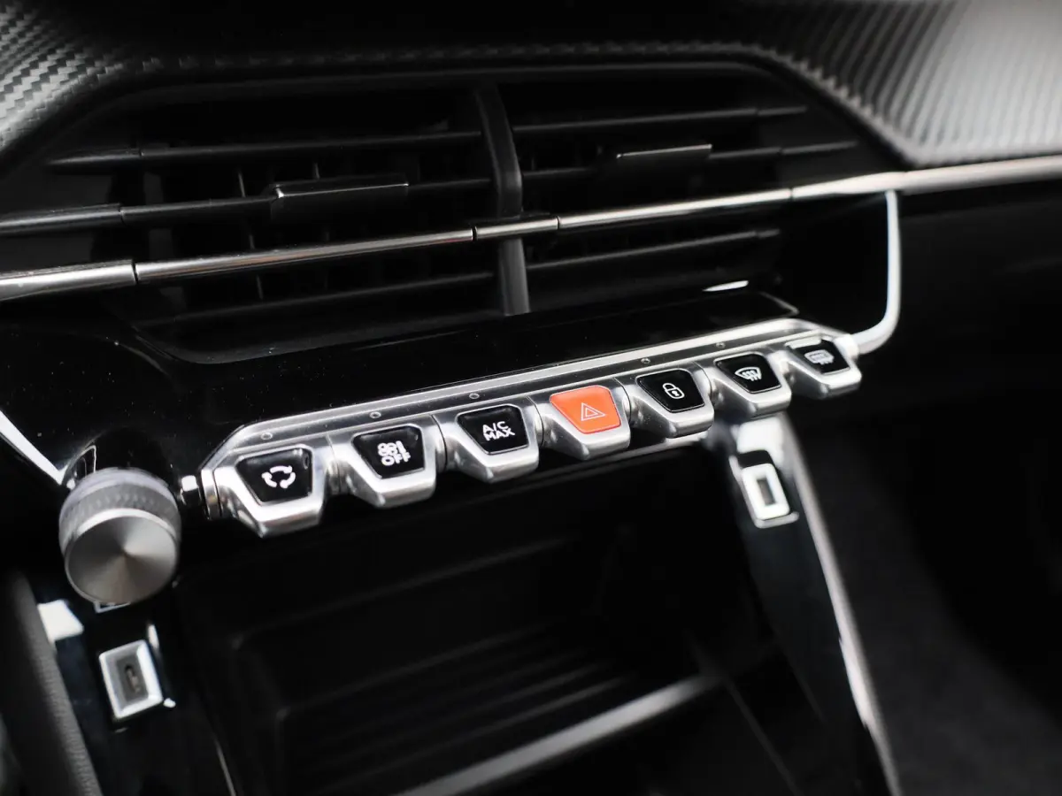1.2 PureTech Active Pack | Apple Carplay / Android Auto | Airco | Parkeersensoren |