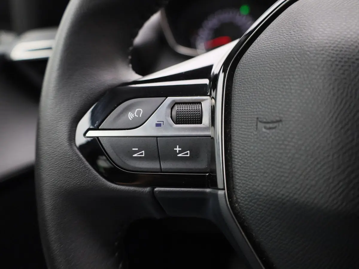 1.2 PureTech Active Pack | Apple Carplay / Android Auto | Airco | Parkeersensoren |
