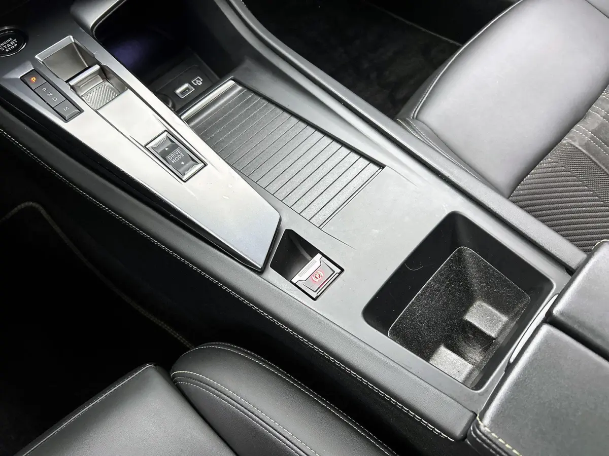 1.2 PureTech GT Pack Business | Automaat | Apple Carplay / Android Auto | Panoramadak | Achteruitrijcamera | Parkeersensoren |