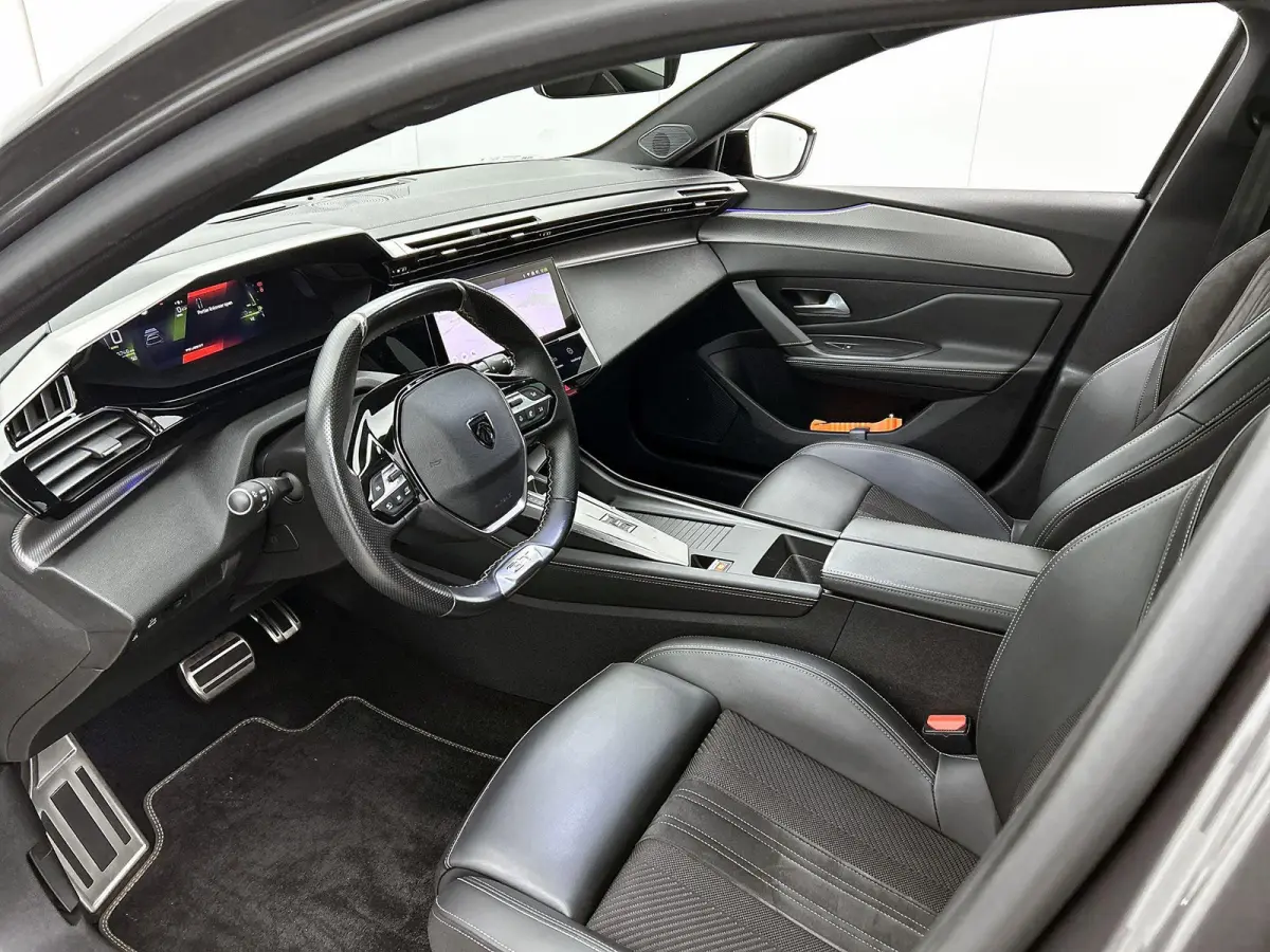 1.2 PureTech GT Pack Business | Automaat | Apple Carplay / Android Auto | Panoramadak | Achteruitrijcamera | Parkeersensoren |